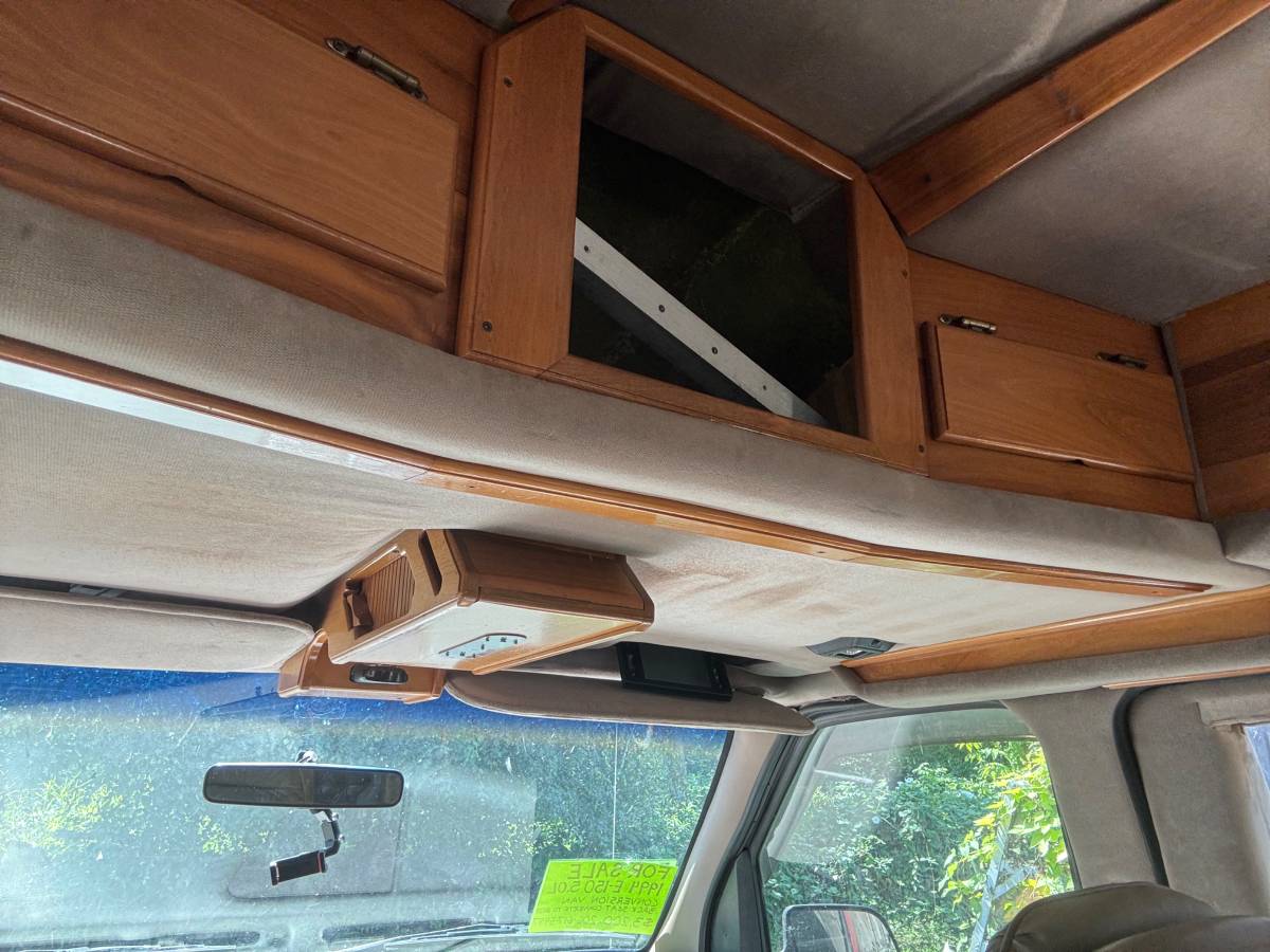 Ford-e150-conversion-van-1994-green-4