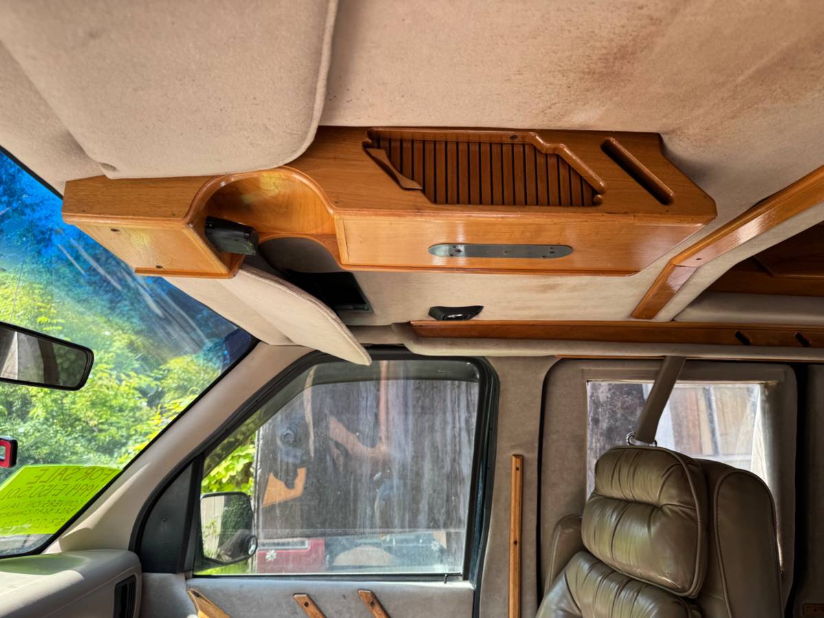 Ford-e150-conversion-van-1994-green-7