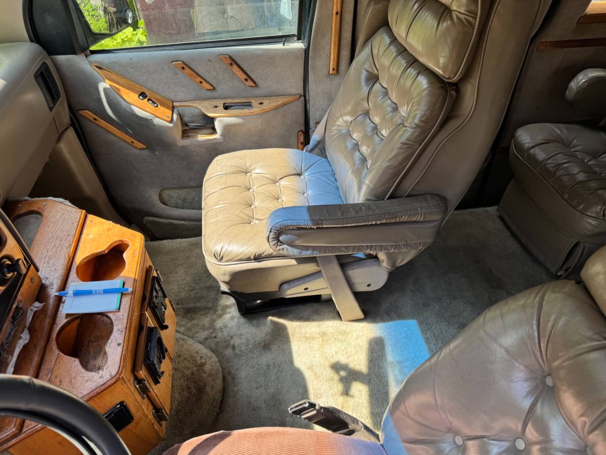 Ford-e150-conversion-van-1994-green-8