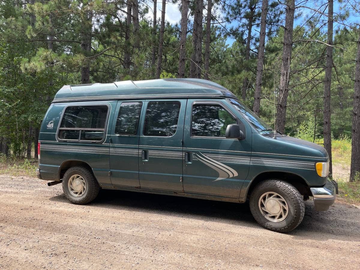 Ford-e150-conversion-van-1996-green-1