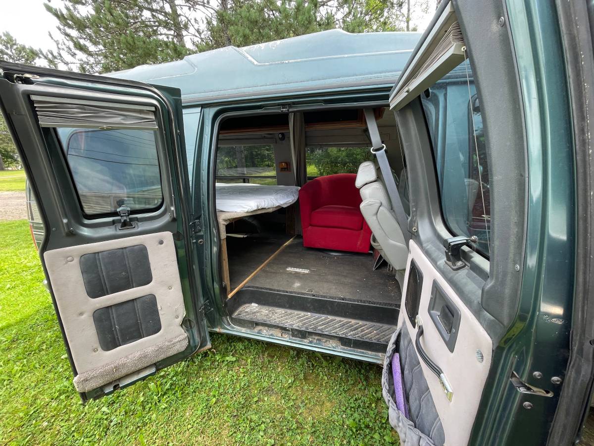 Ford-e150-conversion-van-1996-green-4