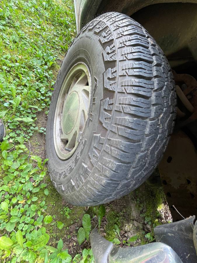 Ford-e150-conversion-van-1996-green-5