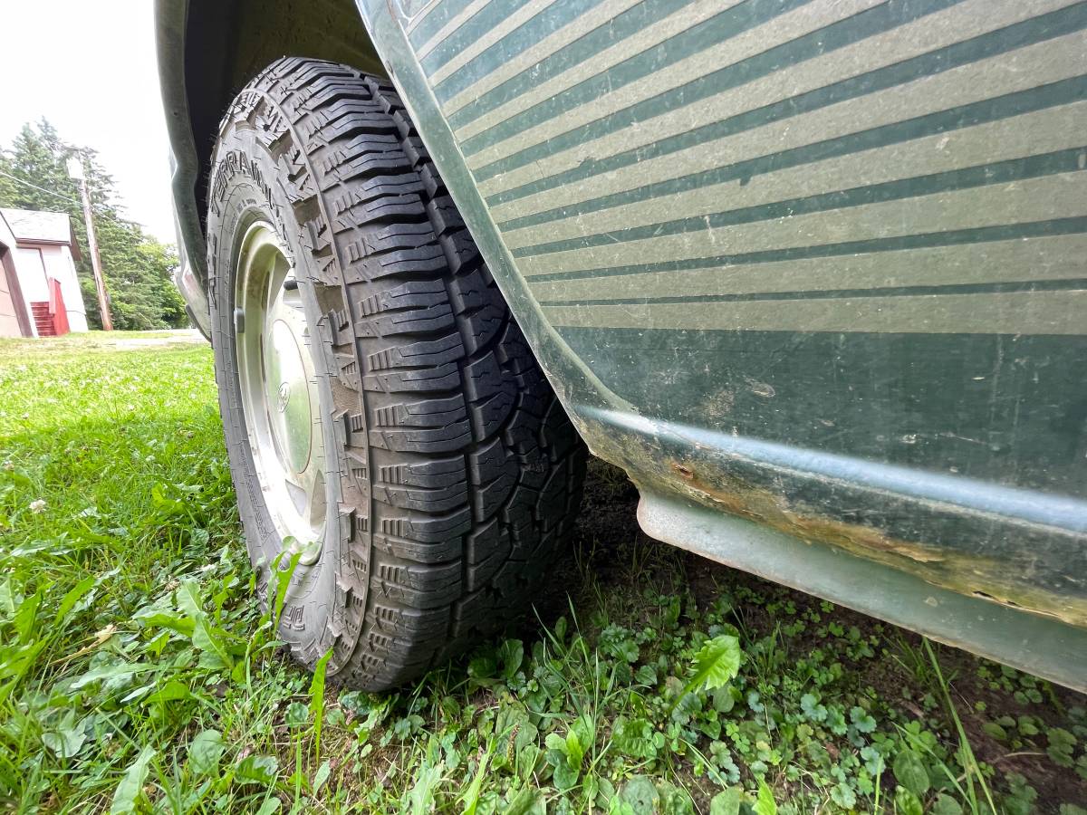Ford-e150-conversion-van-1996-green-6
