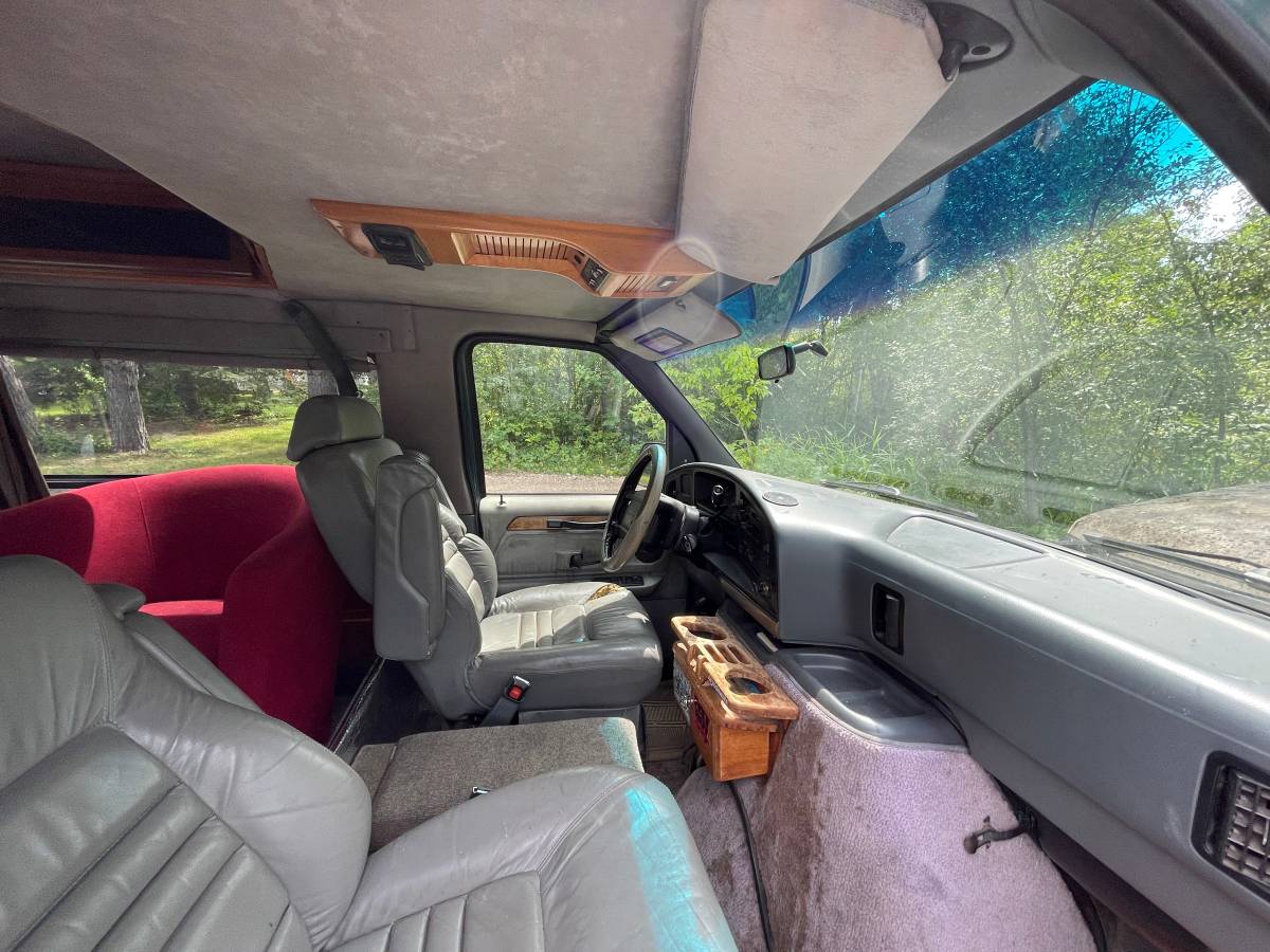 Ford-e150-conversion-van-1996-green-7