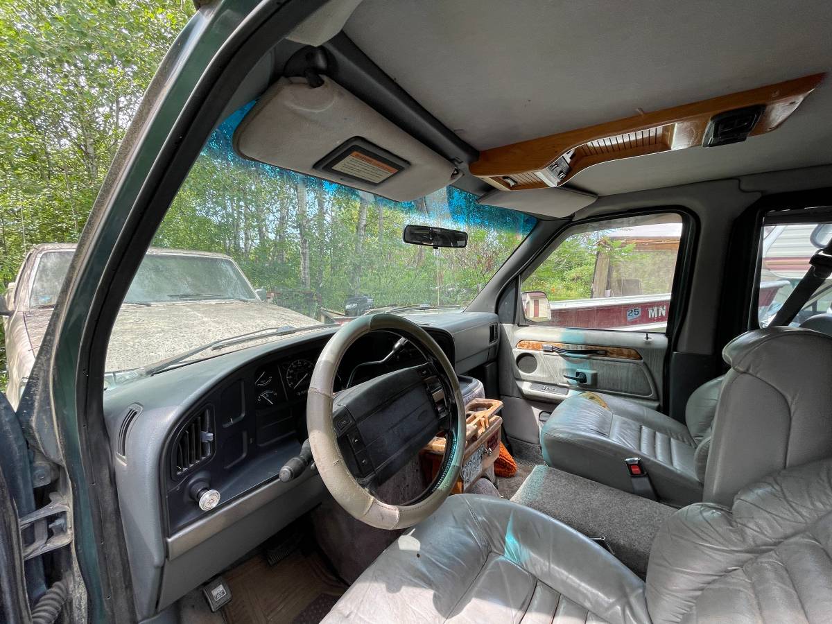 Ford-e150-conversion-van-1996-green-8