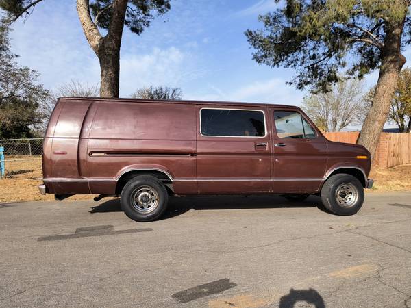 Ford-e250-cargo-van-1979-brown-2