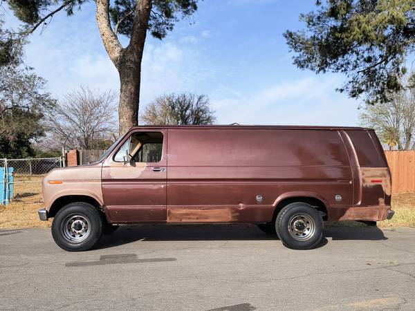 Ford-e250-cargo-van-1979-brown-5