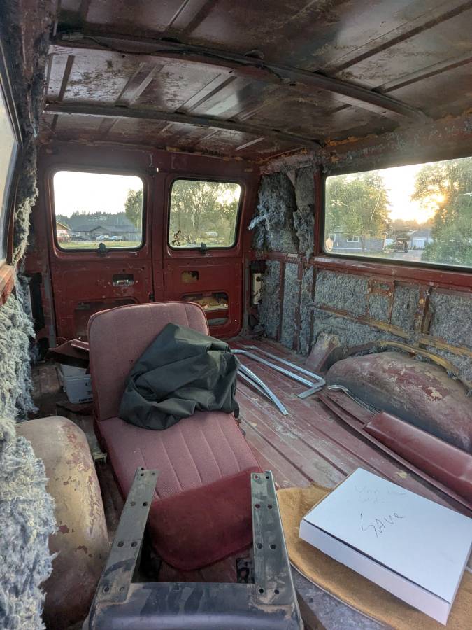 Ford-e250-cargo-van-1987-red-4