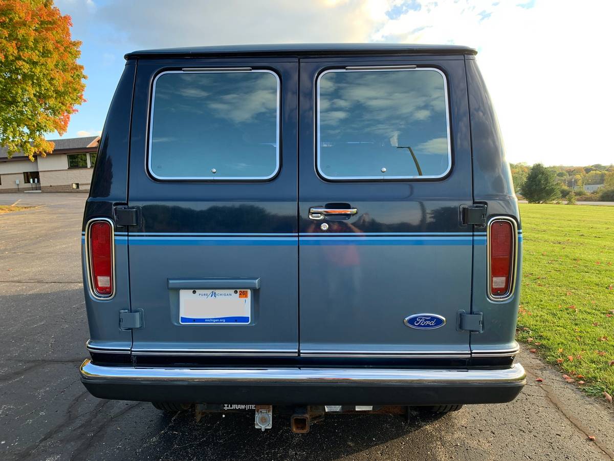 Ford-e250-club-wagon-econoline-xlt-7.3l-diesel-1989-blue-1