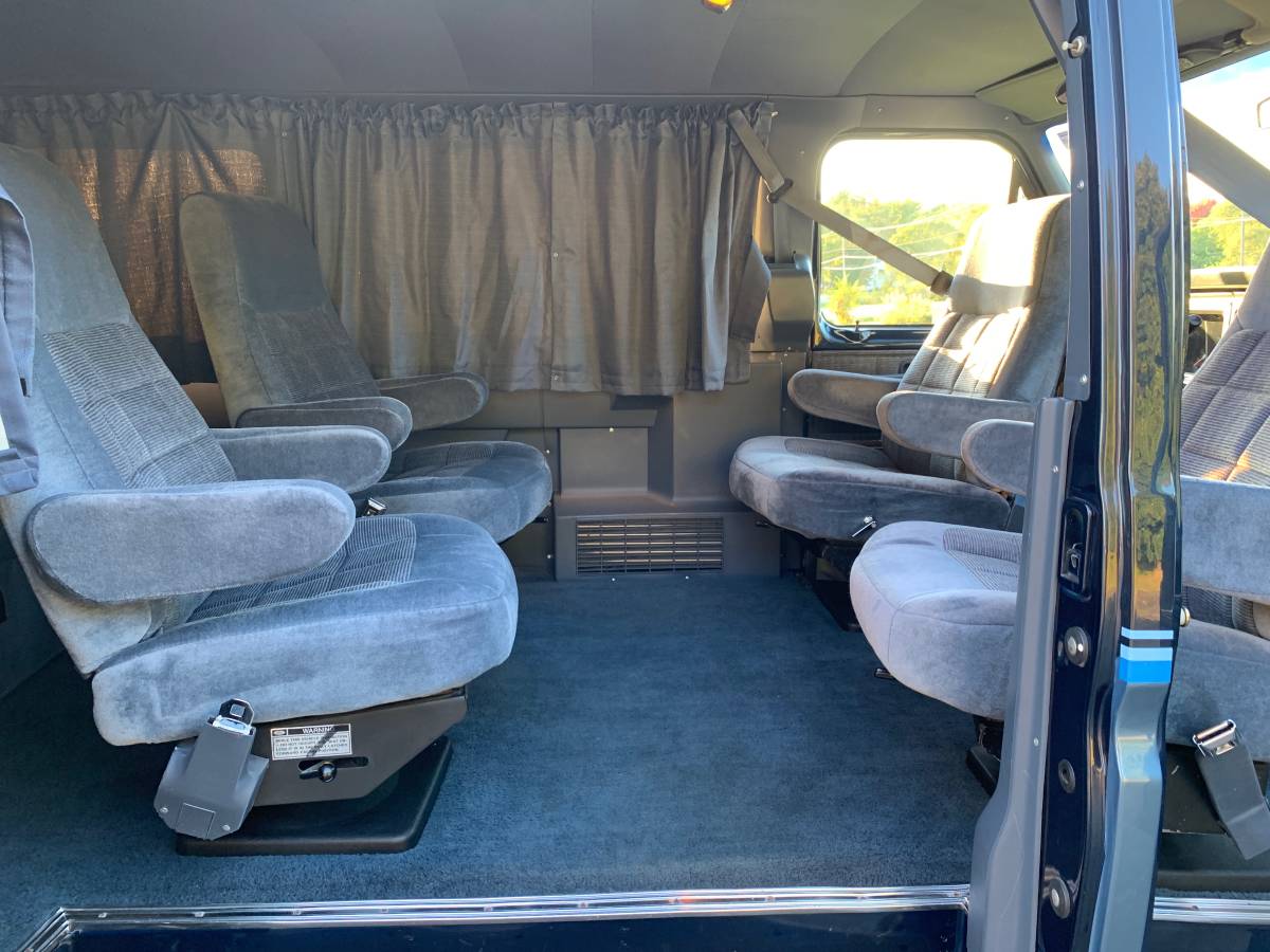 Ford-e250-club-wagon-econoline-xlt-7.3l-diesel-1989-blue-18