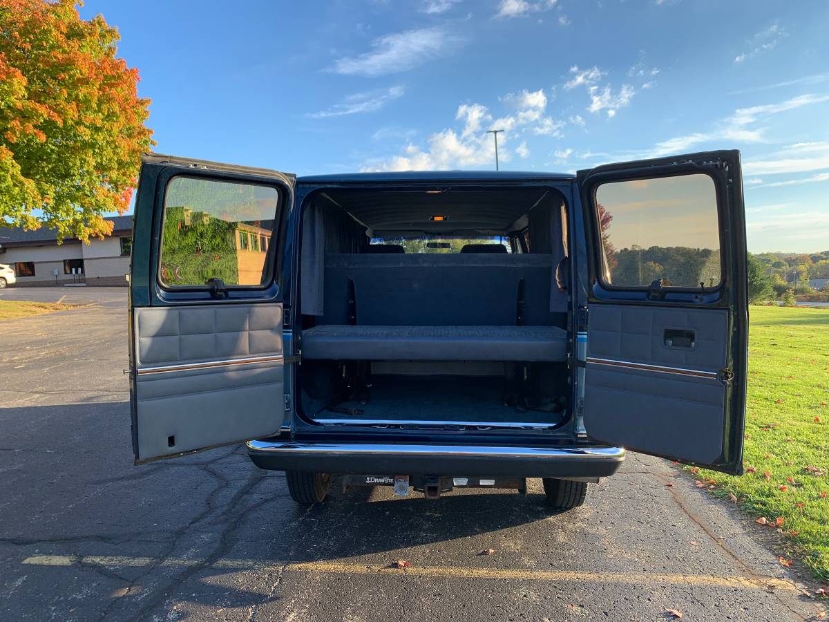 Ford-e250-club-wagon-econoline-xlt-7.3l-diesel-1989-blue-4