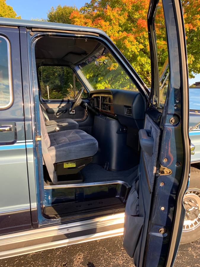 Ford-e250-club-wagon-econoline-xlt-7.3l-diesel-1989-blue-6