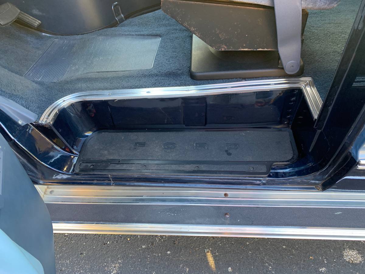 Ford-e250-club-wagon-econoline-xlt-7.3l-diesel-1989-blue-8