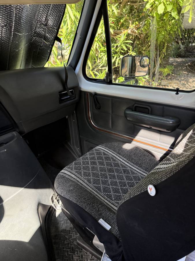 Ford-e250-econoline-1991-grey-8