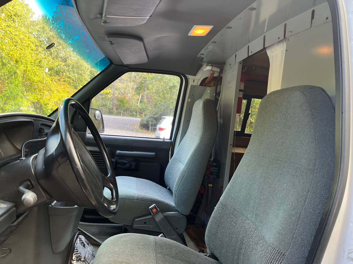 Ford-e250-super-duty-cargo-1993-white-11