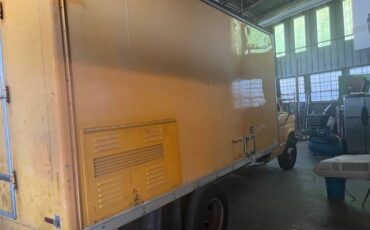 Ford-e350-box-truck-1991-yellow-1