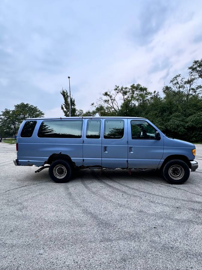 Ford-e350-club-wagon-1996-blue-4
