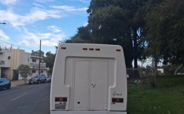 Ford-e350-super-duty-cutaway-1993-white-2