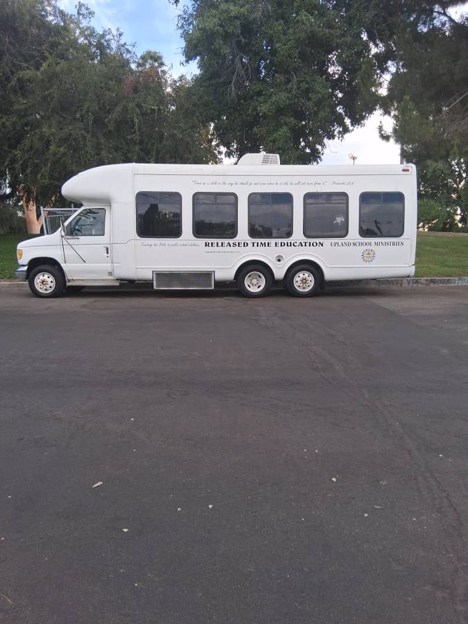 Ford-e350-super-duty-cutaway-1993-white