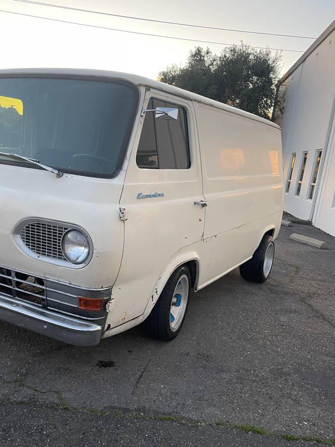 Ford-econoline-1962-white-1