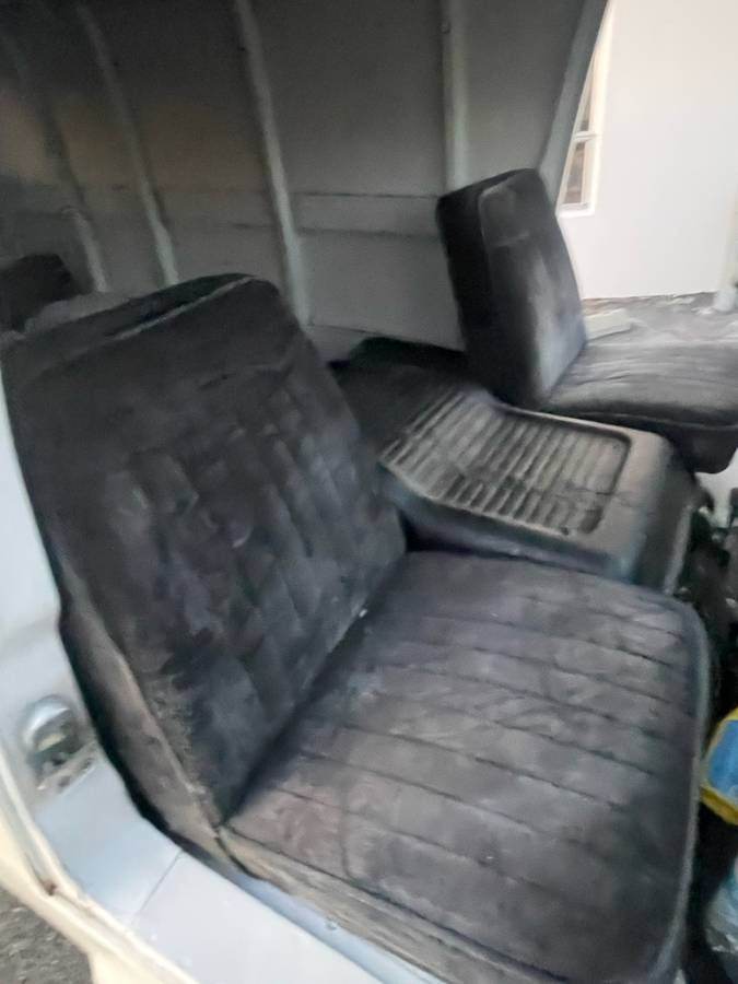 Ford-econoline-1962-white-14