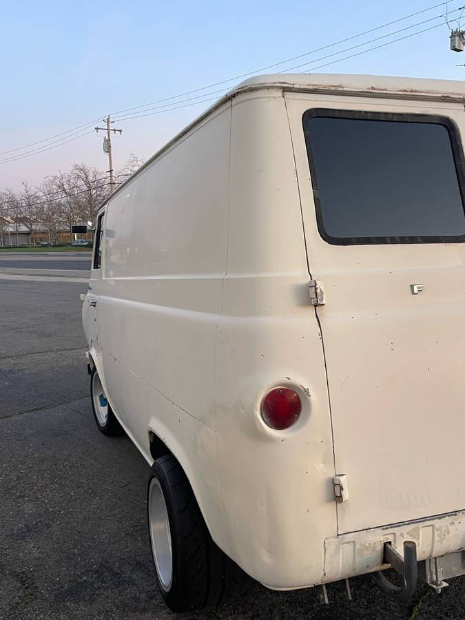 Ford-econoline-1962-white-3