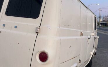 Ford-econoline-1962-white-4