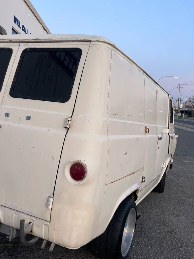 Ford-econoline-1962-white-4