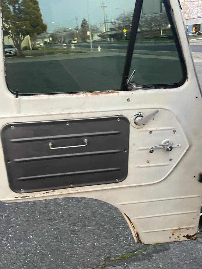 Ford-econoline-1962-white-7