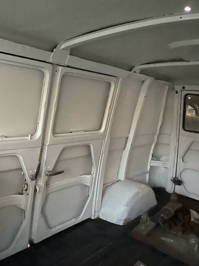 Ford-econoline-1962-white-8