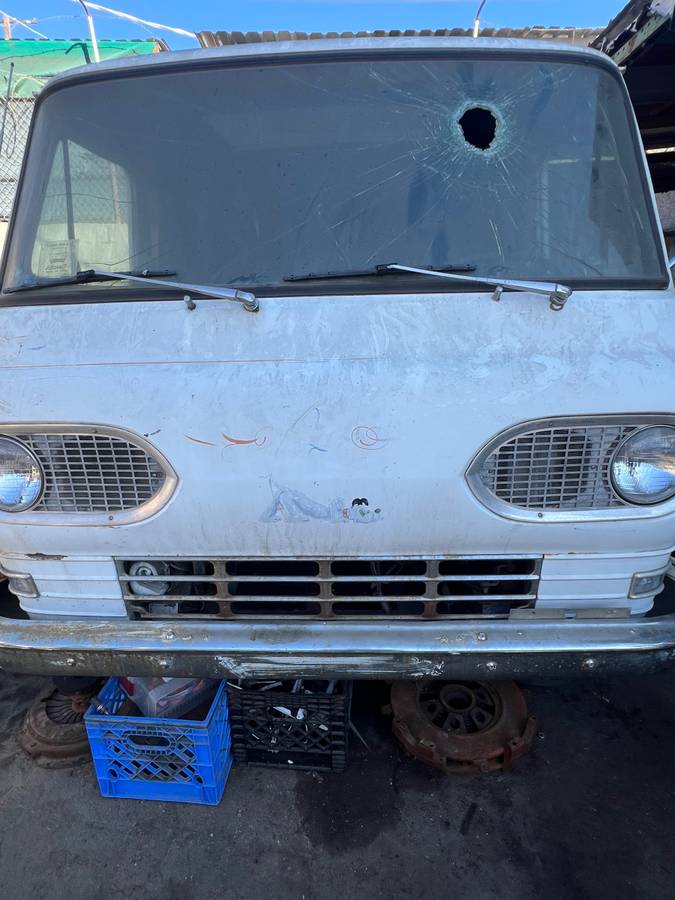 Ford-econoline-1965-white-1