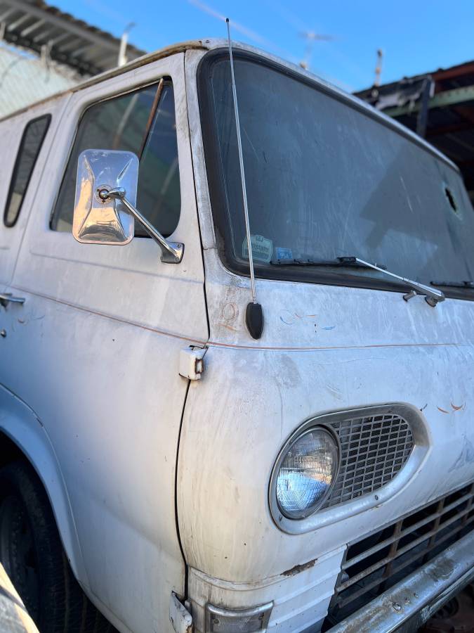 Ford-econoline-1965-white-10
