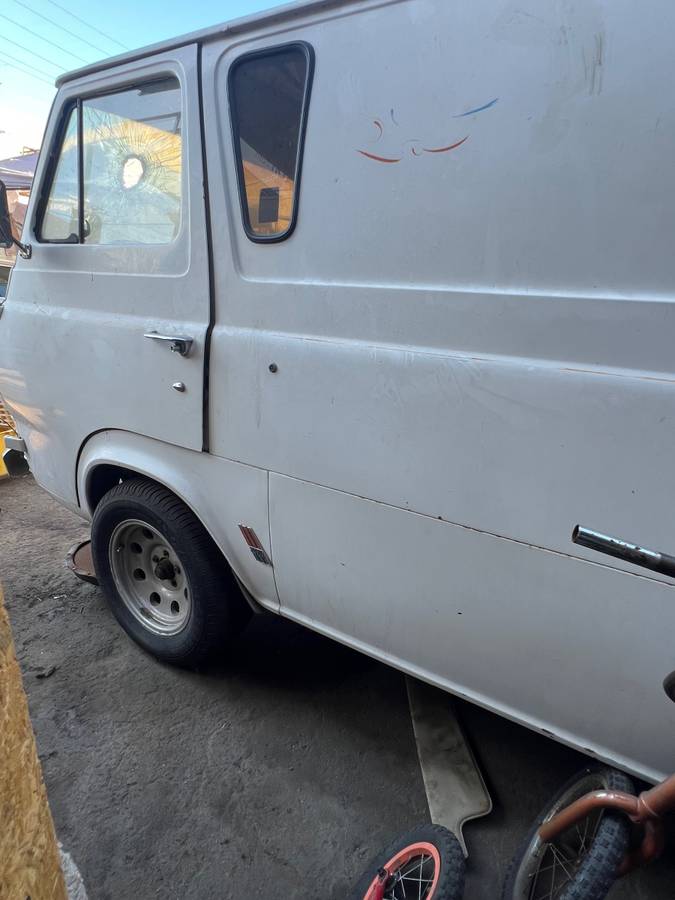 Ford-econoline-1965-white-11