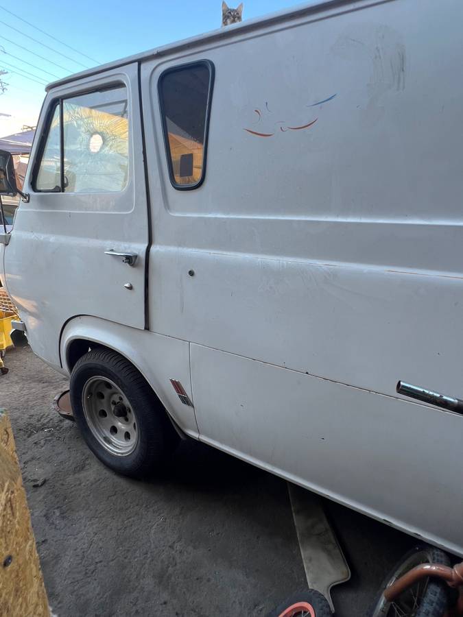 Ford-econoline-1965-white-3