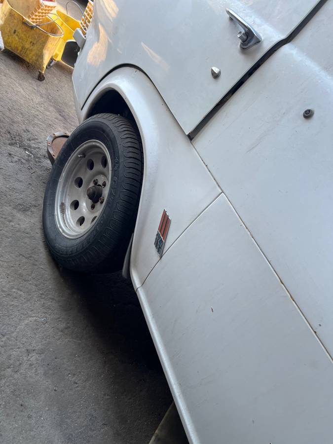 Ford-econoline-1965-white-6