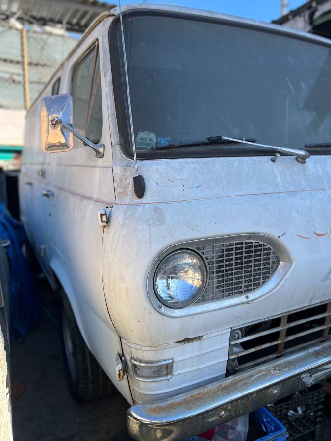 Ford-econoline-1965-white-8