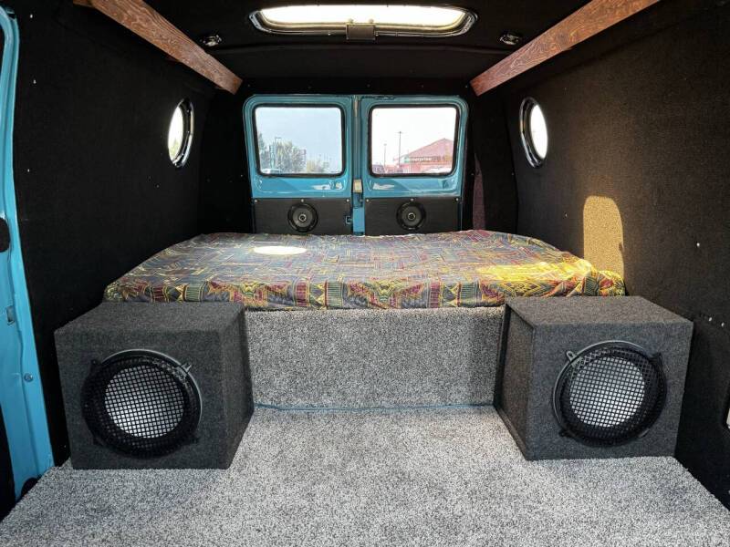Ford-econoline-1973-blue-12