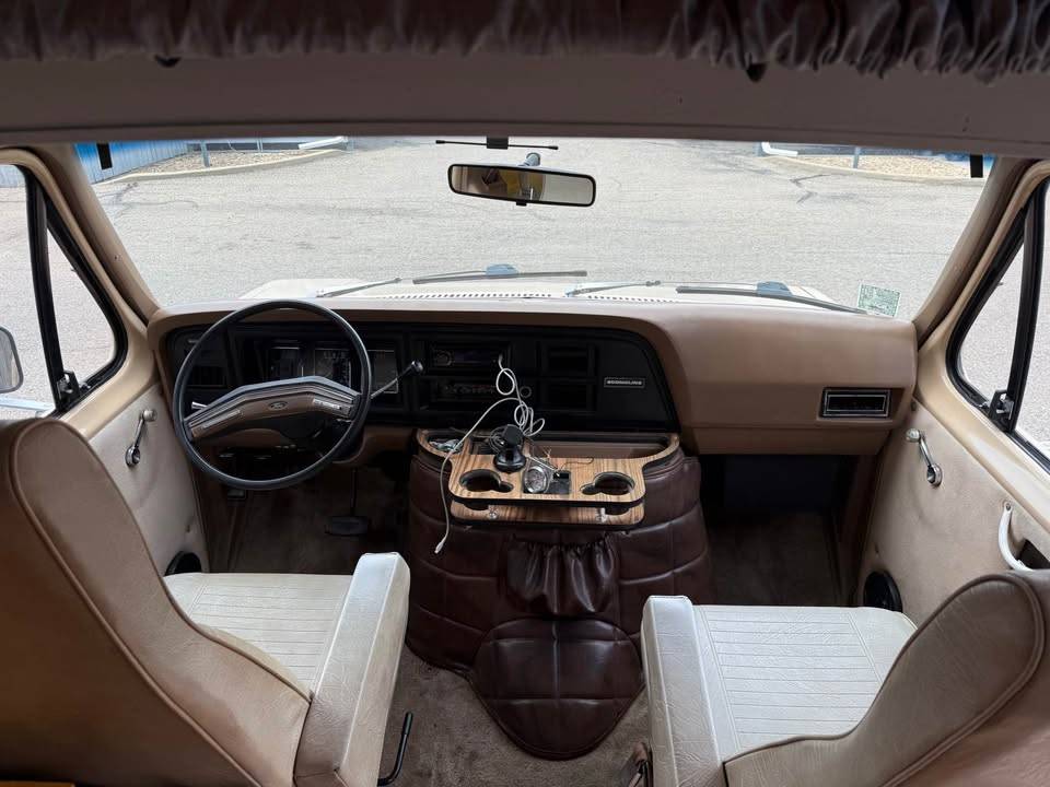 Ford-econoline-1986-3