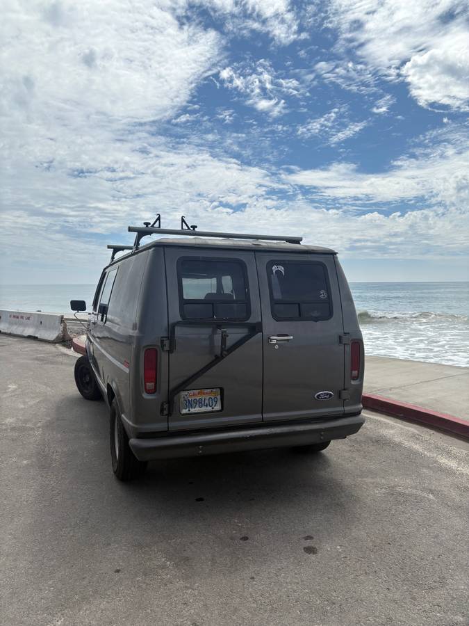 Ford-econoline-cargo-van-1989-grey-1