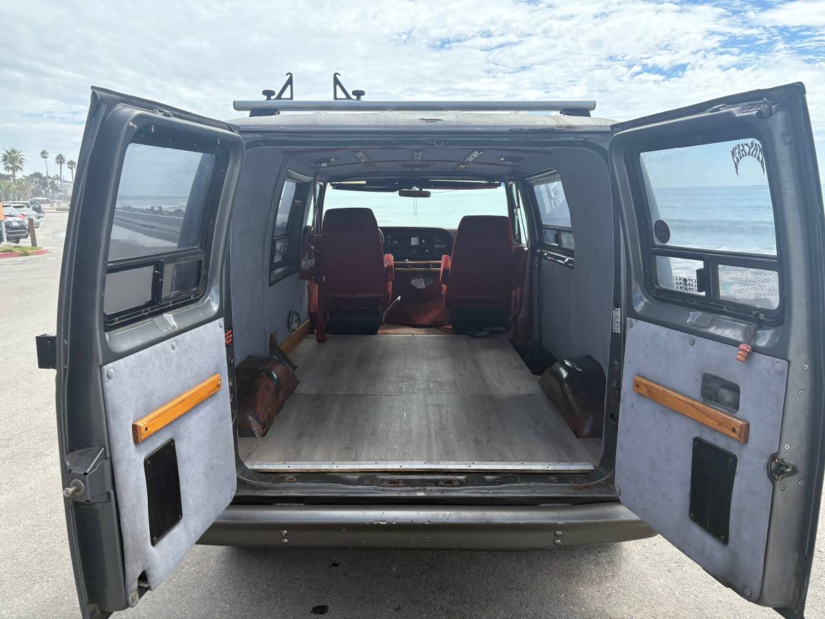 Ford-econoline-cargo-van-1989-grey-18