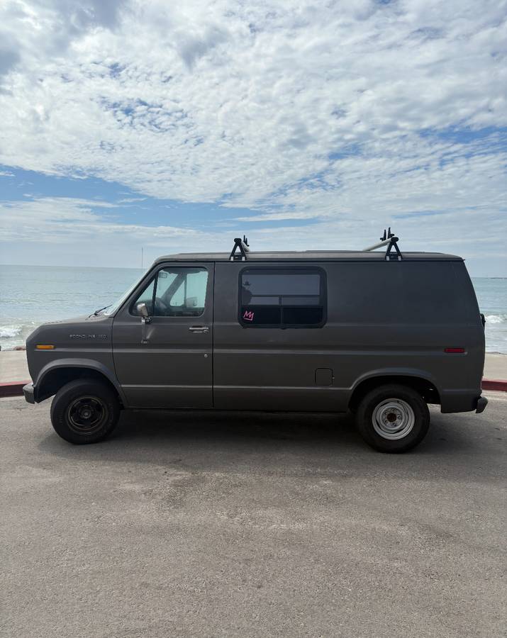 Ford-econoline-cargo-van-1989-grey-2