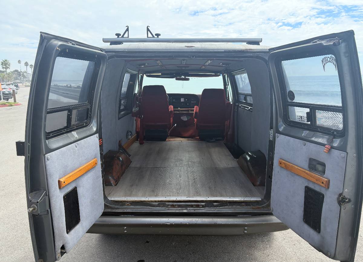Ford-econoline-cargo-van-1989-grey-4