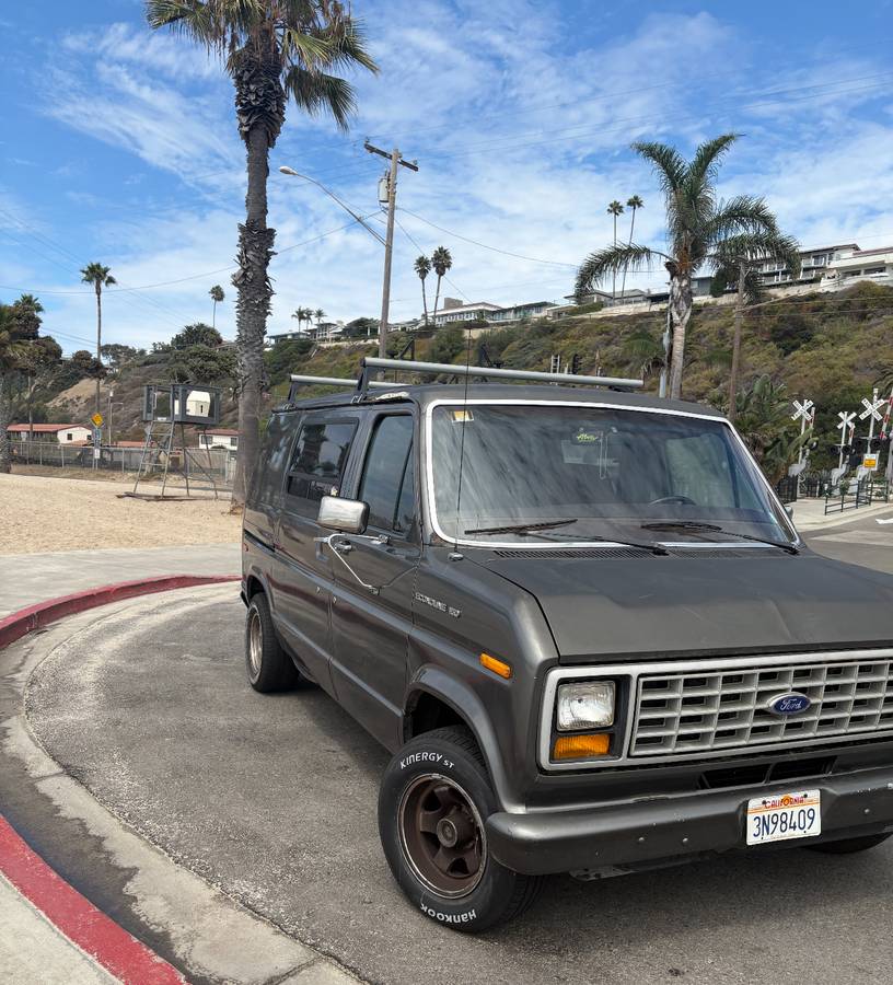 Ford-econoline-cargo-van-1989-grey