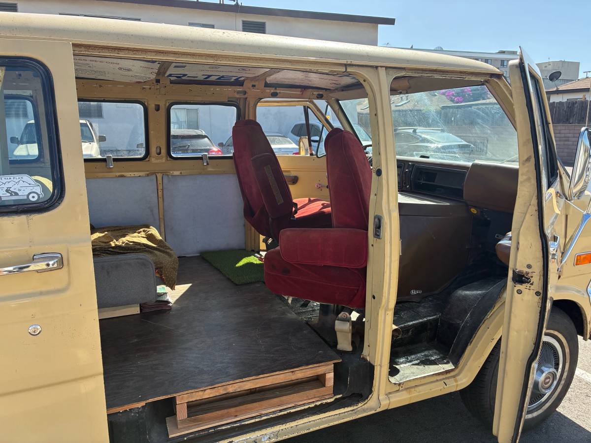 Ford-econoline-e-100-1973-yellow-1