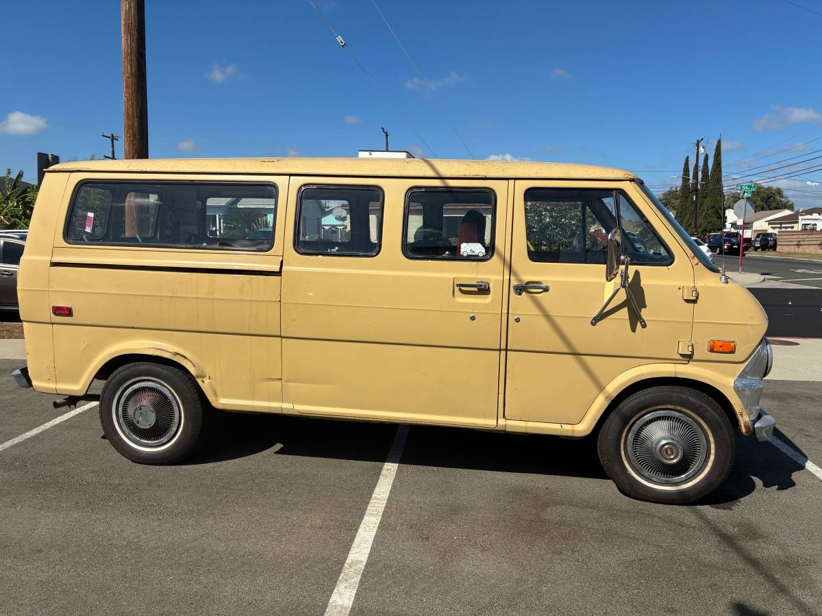 Ford-econoline-e-100-1973-yellow-13