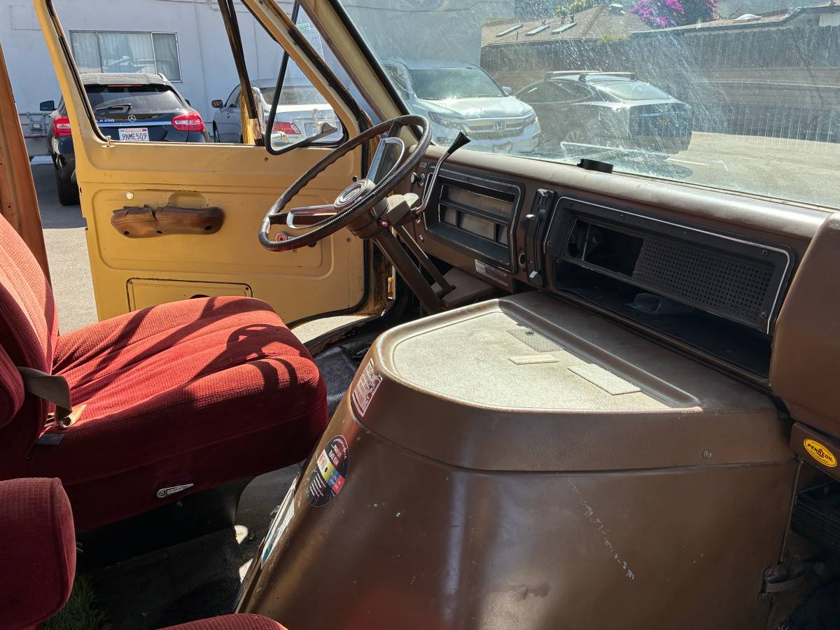 Ford-econoline-e-100-1973-yellow-18