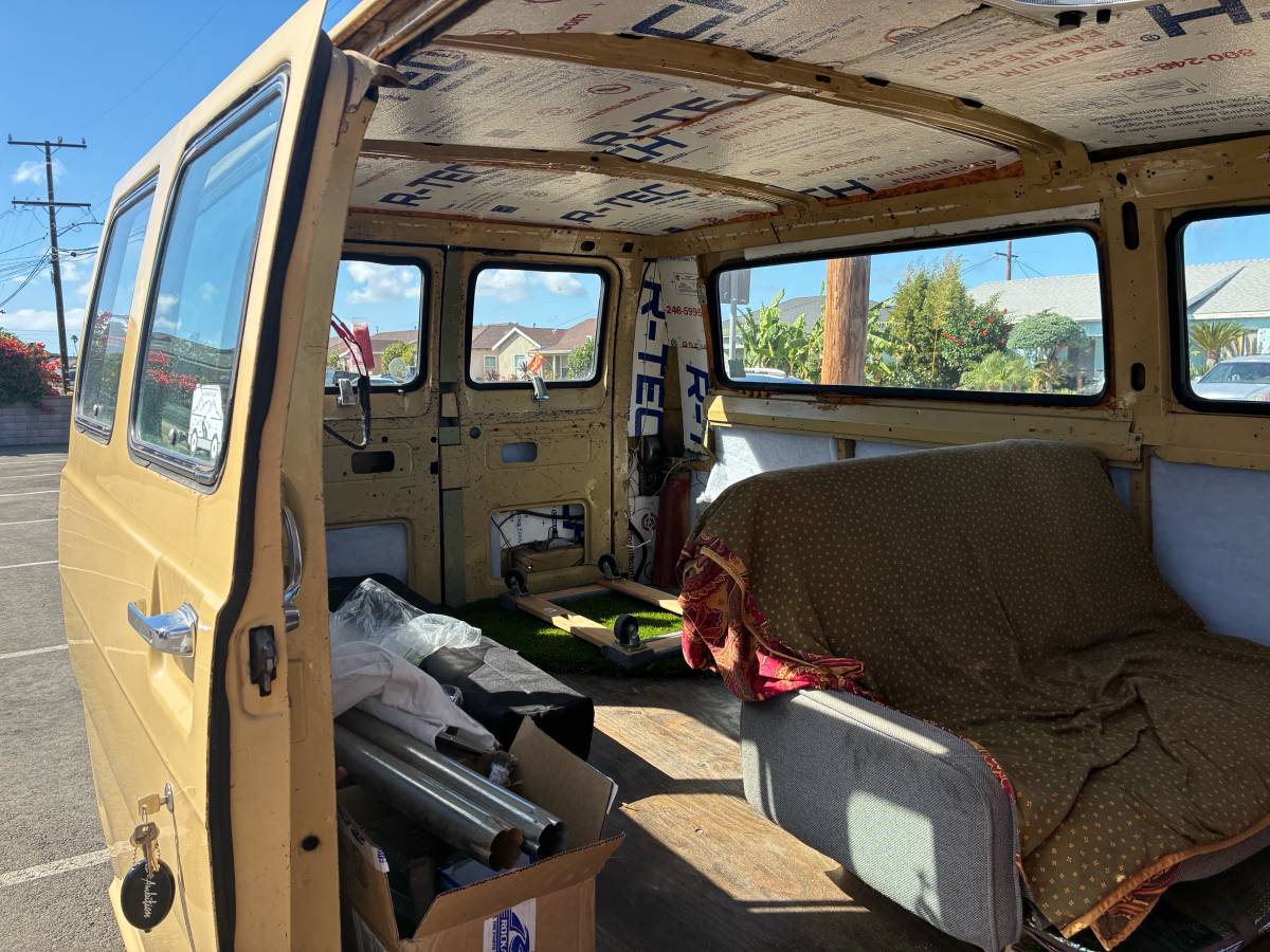 Ford-econoline-e-100-1973-yellow-4