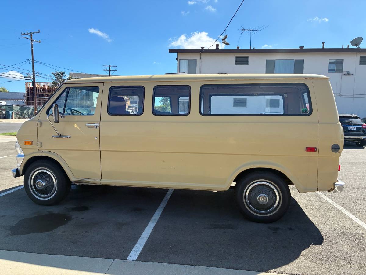 Ford-econoline-e-100-1973-yellow-8