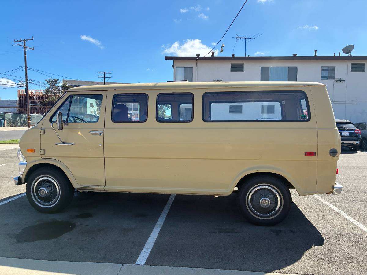 Ford-econoline-e-100-1973-yellow-9