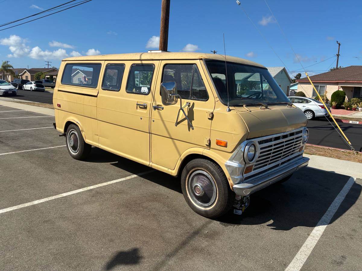 Ford-econoline-e-100-1973-yellow